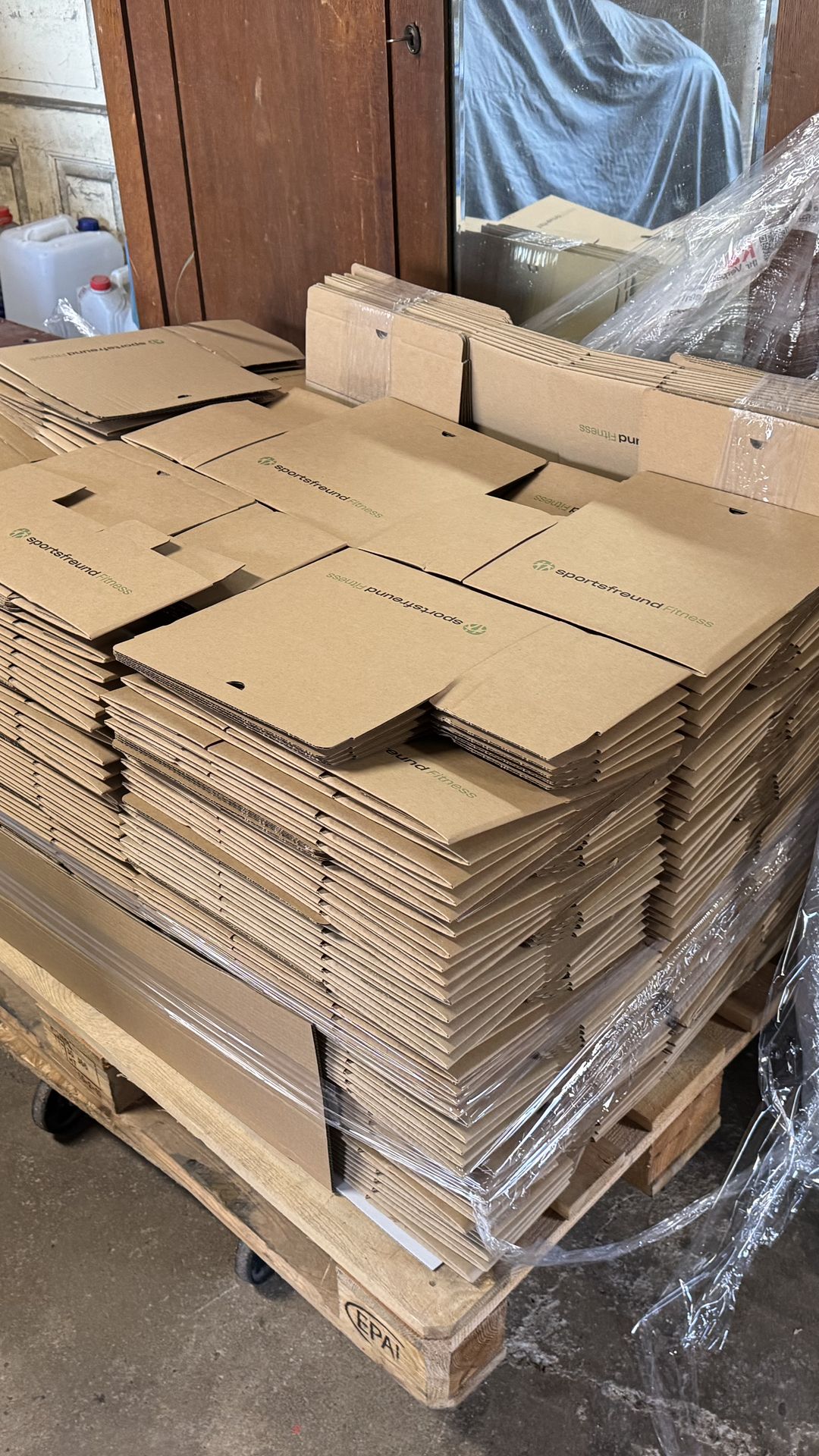 Pallet with shipping boxes