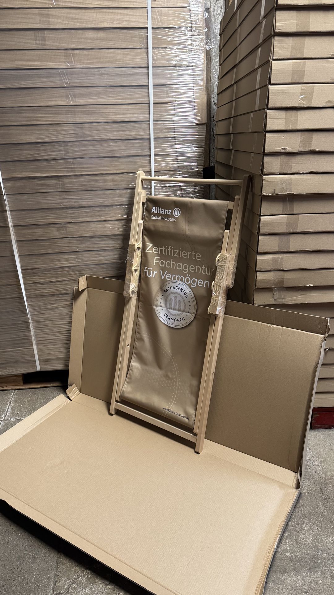 Deckchair on the cardboard blank