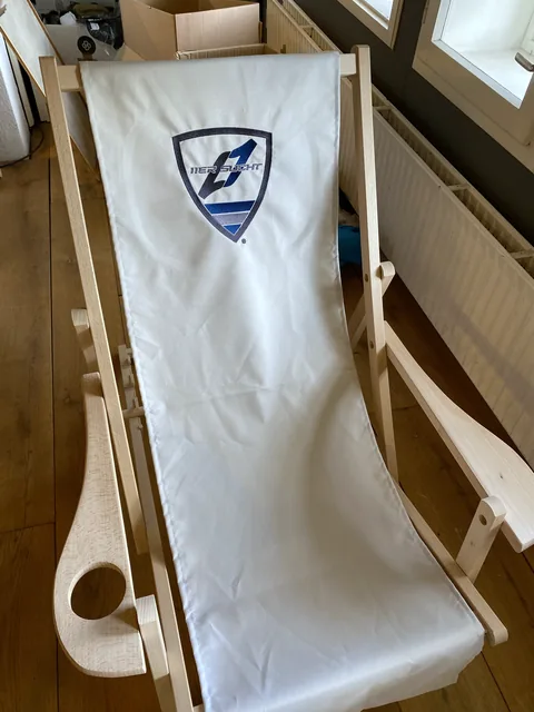 Deckchair Admiral armrest and drink holder in detail