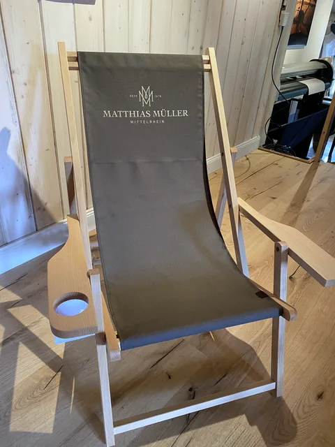 Deckchair Admiral with armrests and drink holder, front view